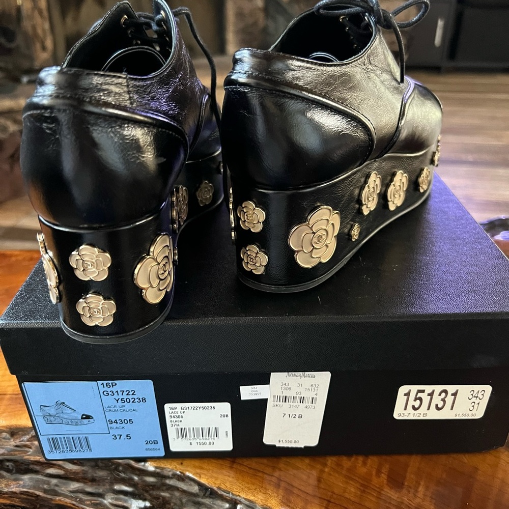 Chanel Lace up Crum Cal/Cal shoes - Picture 6 of 9